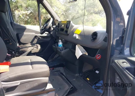 2019 Mercedes-Benz Sprinter 2500 High Roof V6/Standard Roof V6 z USA, uszkodzony, nr VIN WD4PF0CD6KP044032